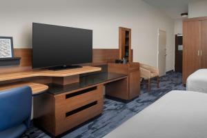 TV a/nebo společenská místnost v ubytování Fairfield Inn & Suites by Marriott Ithaca