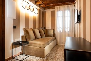 a living room with a couch and a table at Ca' San Geremia in Venice