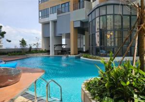 a large swimming pool in front of a building at Trizen Amber 2-Bedroom Apartment with Free WIFI in Colombo