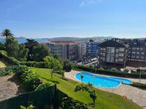 a view of a swimming pool in a city at Alquiler apartamento playa in Suances