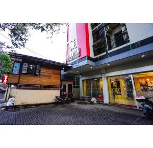 a building with a street in front of a store at Hotel O Manado near Gereja Advent Tikala Baru formerly Rid's Hotel in Manado
