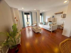 A bed or beds in a room at Expoholidays - Apartamento Rueda Lopez (7ºB)