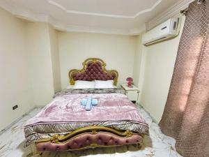 Ένα ή περισσότερα κρεβάτια σε δωμάτιο στο Chez l'ami hotel