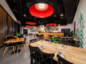 Reštaurácia alebo iné gastronomické zariadenie v ubytovaní Ibis Styles Wroclaw Centrum