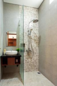Ein Badezimmer in der Unterkunft Cove Ransha Stay