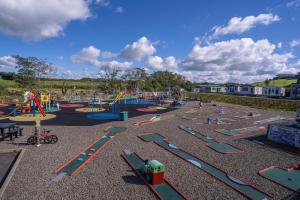 Herní místnost nebo prostor pro děti v ubytování Crofthead Holiday Park