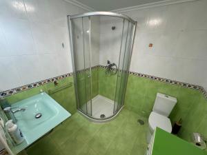 Et badeværelse på Piso con Garaje en Cartes + 23 billeder