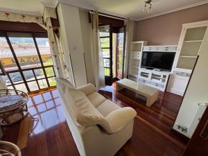 Et tv og/eller underholdning på Piso con Garaje en Cartes