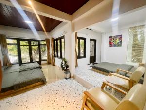 Postel nebo postele na pokoji v ubytování Umee Stayin Đà Lạt