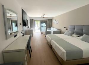 Postel nebo postele na pokoji v ubytování Hotel Las Costas