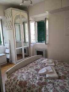 a bedroom with a bed with towels on it at Il mare ad un passo in Varazze
