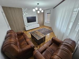 Μια τηλεόραση ή/και κέντρο ψυχαγωγίας στο Luxury Paco
