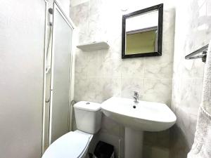 Koupelna v ubytování LÀtic Rooms