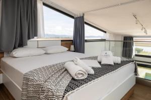 Postel nebo postele na pokoji v ubytování Flamingo View Suites & Villas + 37 fotografií