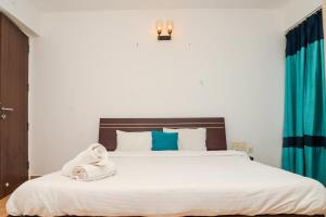 Ένα ή περισσότερα κρεβάτια σε δωμάτιο στο Tranquil 2BHK Serviced Apartment in Siolim