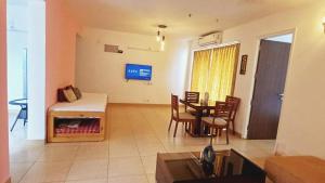 Χώρος καθιστικού στο Tranquil 2BHK Serviced Apartment in Siolim