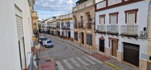 an alley with a car parked on a street at La casa de Martin in Marchena
