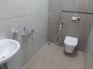 Koupelna v ubytování Deepa stay inn