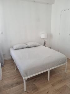 Postel nebo postele na pokoji v ubytování Chambre privée - Vue Tour Eiffel