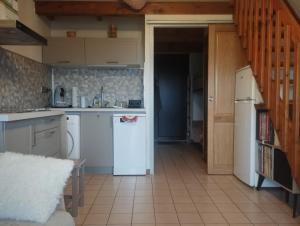 Kuchyňa alebo kuchynka v ubytovaní Maison de vacances dans les hauteurs de Salavas