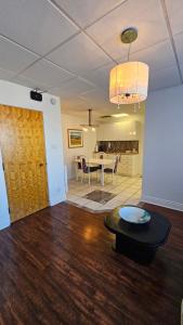 A kitchen or kitchenette at Gite Au P'tit Manoir B&B