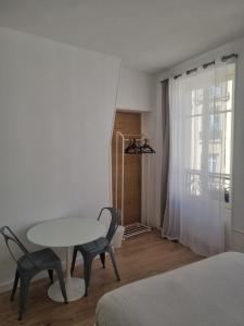Postel nebo postele na pokoji v ubytování Chambre privée - Vue Tour Eiffel