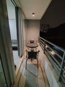 a table and chairs on the balcony of a building at Comodidad y tranquilidad en Ñuñoa in Santiago