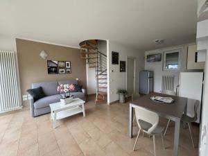 Kuchyň nebo kuchyňský kout v ubytování Un Balcone sul Garda