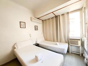 Postel nebo postele na pokoji v ubytování LÀtic Rooms + 35 fotografií