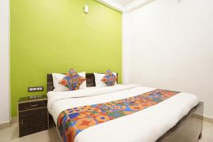 Posteľ alebo postele v izbe v ubytovaní Royal Awadh Hotel