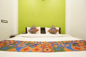 Posteľ alebo postele v izbe v ubytovaní Royal Awadh Hotel