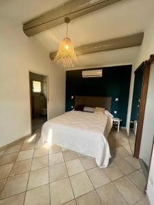 Posteľ alebo postele v izbe v ubytovaní "La villa Mariam" Jacuzzi Piscine Jardin Pétanque