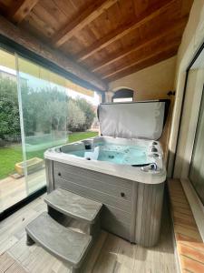 Fotografia z galérie ubytovania "La villa Mariam" Jacuzzi Piscine Jardin Pétanque v destinácii Fourques