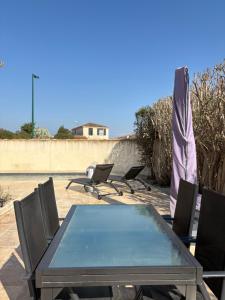 Balkón alebo terasa v ubytovaní "La villa Mariam" Jacuzzi Piscine Jardin Pétanque