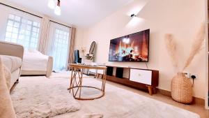 Μια τηλεόραση ή/και κέντρο ψυχαγωγίας στο Kay's luxury homes +5 φωτογραφίες