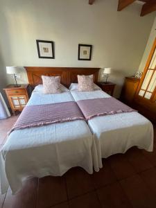 Postel nebo postele na pokoji v ubytování Hotel Es Mercadal