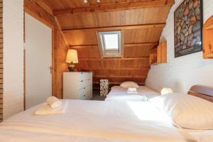 Postel nebo postele na pokoji v ubytování Welcome in - Vakantiehuis met ruime tuin, gezamenlijk zwembad, Haaijmanweg 5-118 + 35 fotografií