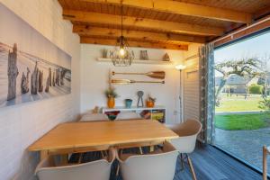 Fotografie z fotogalerie ubytování Welcome in - Vakantiehuis met ruime tuin, gezamenlijk zwembad, Haaijmanweg 5-118 v destinaci Burgh Haamstede