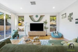 TV a/nebo společenská místnost v ubytování Adelaide Resort 5 Bedrooms swimming Pool