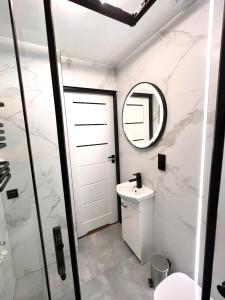 Ένα μπάνιο στο Wygodne mieszkanie z widokiem na Wisłę +13 φωτογραφίες