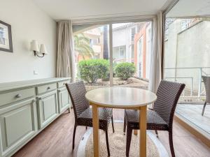 Imagine din galeria proprietății Lumineux F2 avec terrasse & piscine, Fréjus-Port în Fréjus