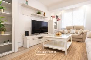 TV a/nebo společenská místnost v ubytování MyHouseSpain - Piso en centro Gijón a pocos minutos de las playas