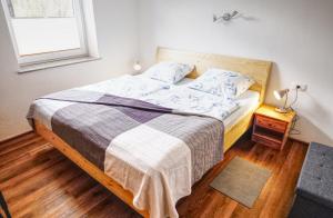 a bedroom with a bed with a blanket and a window at Apartma in studio Jerca ob Savi in Bohinj
