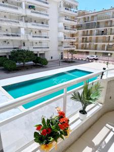 Bazén v ubytování AT-Pineda-03 nebo v jeho okolí