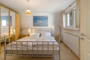 En eller flere senge i et værelse på Bungalow Lemke mit Terasse