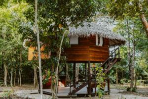 a tree house in the forest at Villa Arapiuns - 6 Bangalôs na Floresta in Santarém