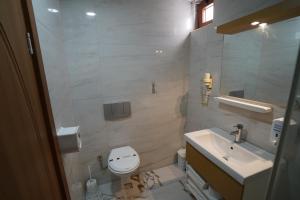 Koupelna v ubytování Zel Hotel