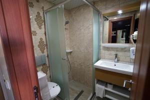 Koupelna v ubytování Zel Hotel