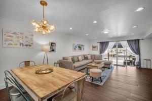Χώρος καθιστικού στο Vista Mar Scenic 3BR Family Waterfront w Private Dock