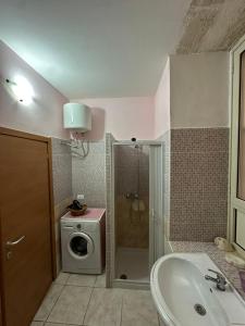 Ένα μπάνιο στο In the heart of Ortigia +24 φωτογραφίες